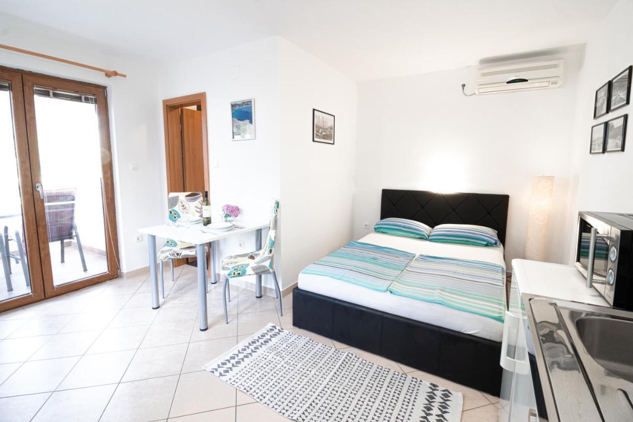 Apartments Dujmovic With Terrace Baška Exterior foto